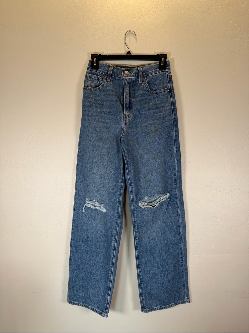 Blue Distressed High-Waist Women’s Jeans - Levi’s size 24 - like new!